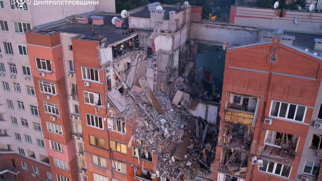 Спасательная операция на месте российского удара в Днепре, 28 июня 2024 года