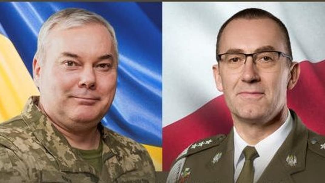 Командующий Объединенными Силами ВСУ Сергей Наев (слева) с командующим Оперативного командования видов ВС Польши Томашем Пиотровский (справа)
