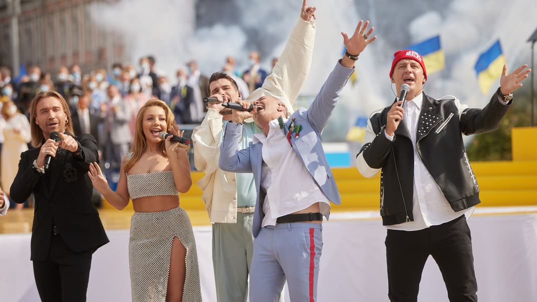 Зліва направо: Олег Винник, Тіна Кароль, Олексій Завгородній, Сергій Бабкін і Потап на концерті «Пісенна історія сучасної України» до Дня незалежності України, Київ, 24 серпня 2020 року