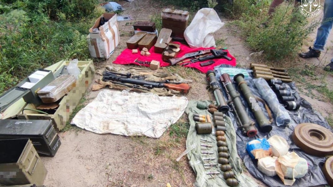 В Україні викрили масштабний канал збуту важких наркотиків та зброї