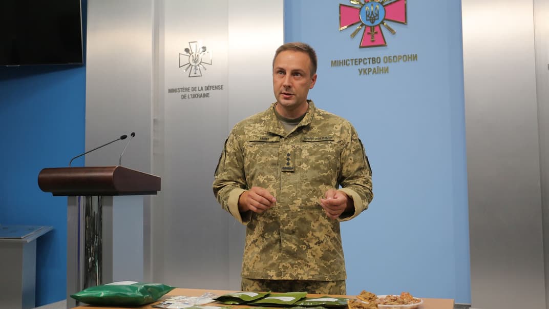 Демонстарция нового сухпайка для украинских военных