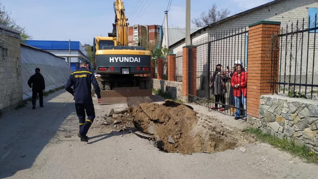 У Дніпрі розкопали вхід біля церкви Московського патріархату, де попри обмеження проводили масовий захід