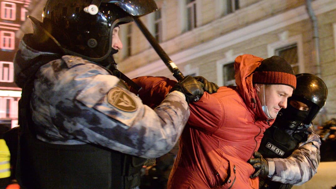 Силовики затримали протестувальника на Красній площі в Москві, 2 лютого 2021 року