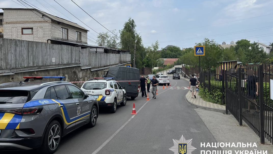 На Київщині мікроавтобус покотився на 9-річного хлопчика