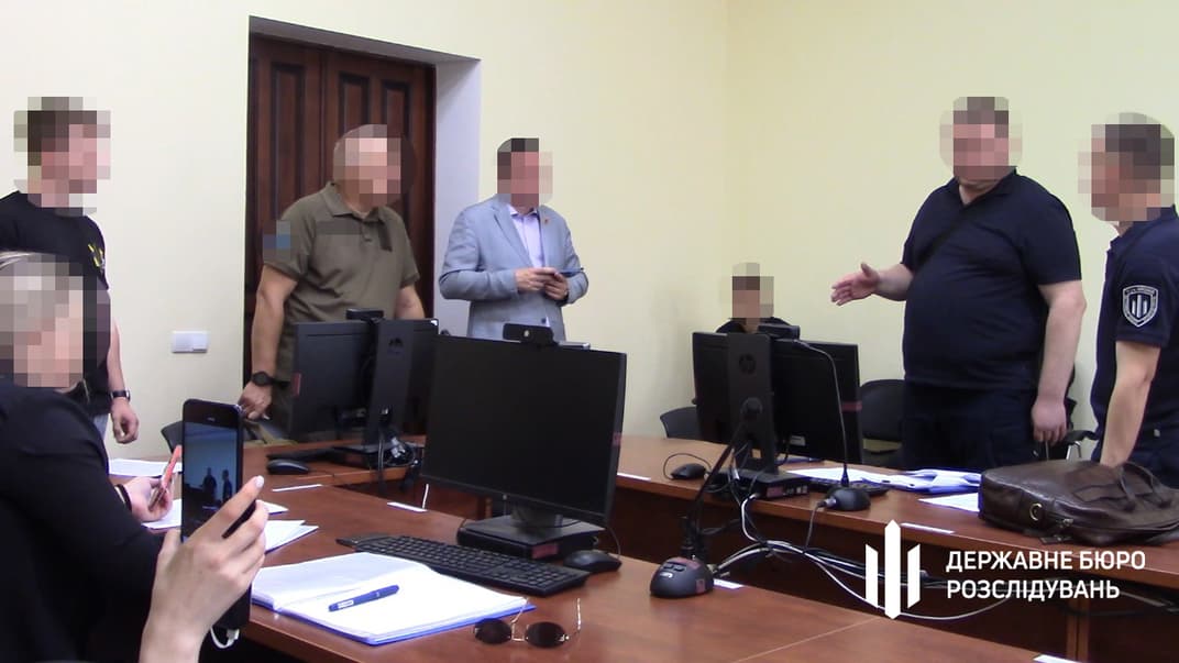 Правоохоронці повідомляють про підозру командувачу Сил ТрО «Південь», який, за даними слідства, змушував підлеглих будувати йому приватний будинок, 3 червня 2024 року
