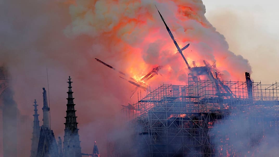 Собор Паризької Богоматері у вогні (ФОТОРЕПОРТАЖ)