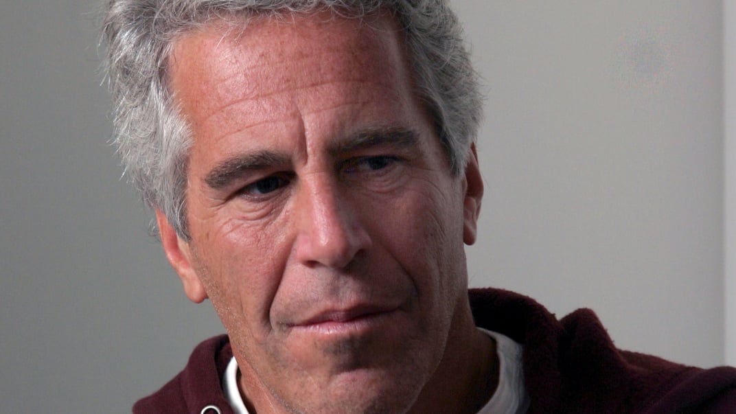 Мільярдер Джеффрі Епштейн у Кембриджі, що у штаті Массачусетс, 8 вересня 2004 року