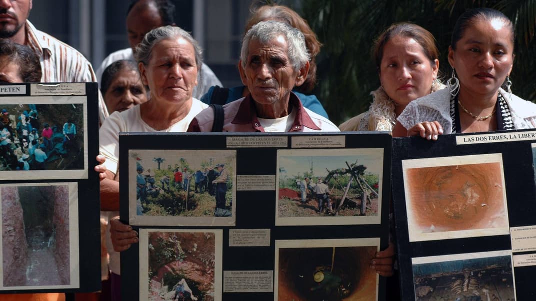Акція протесту жителів селища Дос Еррес під час засідання суду у справі військових, 1 вересня 2010 року