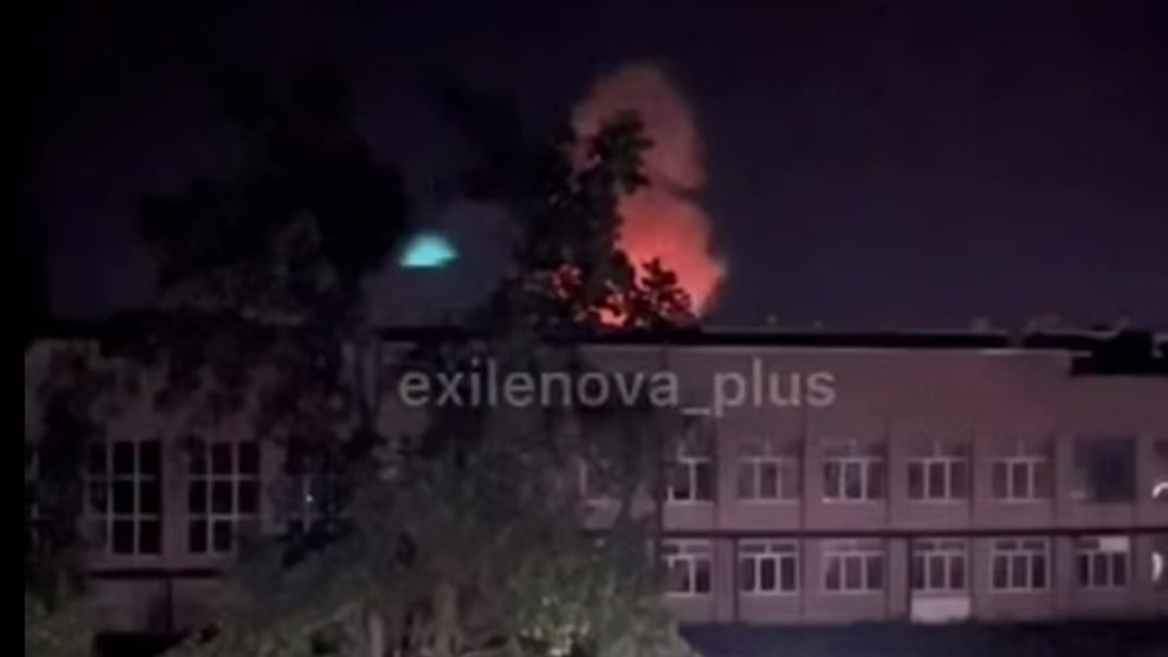 Пожар в результате удара дронов в Волгоградской области россии