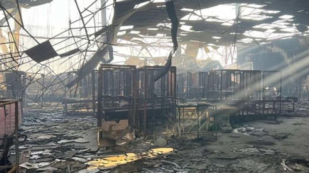 Знищене російським обстрілом відділення «Нової пошти» в Одесі, 2 травня 2024 року