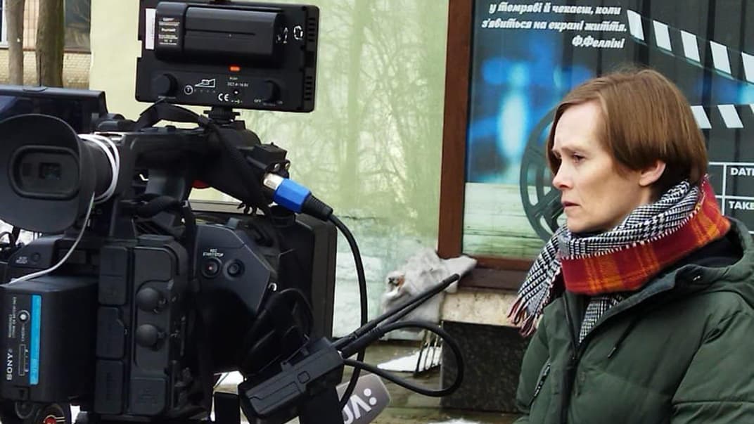 Олена Гончарук, двічі переможниця конкурсу на посаду Генерального директора Довженко-Центру, дає коментар журналістам у лютому 2023 року