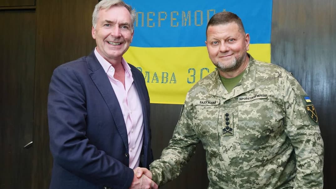 Адмирал Тони Радакин и Главнокомандующий ВСУ Валерий Залужный, 12 августа 2023 года