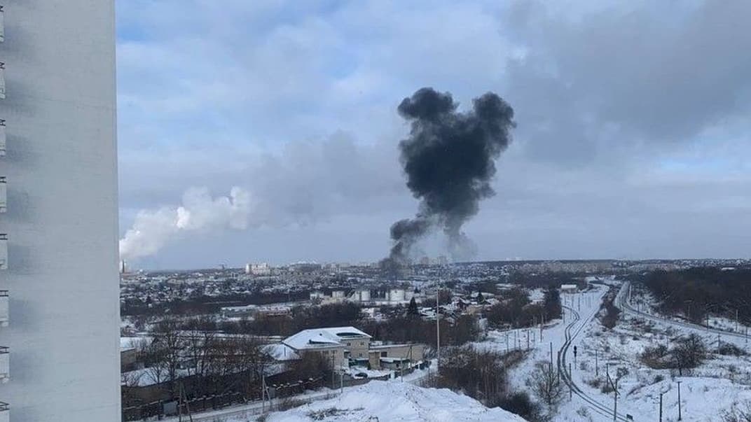 Дым виднеется над Орлом после атаки, 9 января 2023 года.