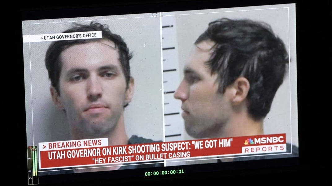 Фотографія Тайлера Робінсона, підозрюваного у вбивстві Чарлі Кірка, яку показали в етері MSNBC