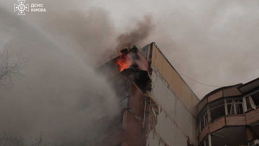 Дом, поврежденный российской атакой