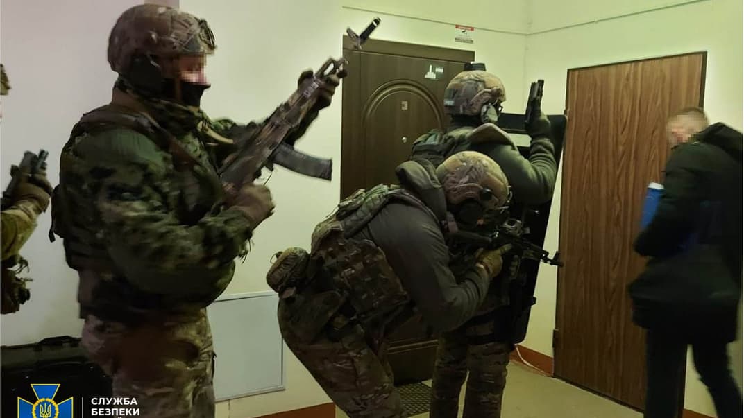 Правоохоронці проводять обшуки в імовірних організаторів угруповання