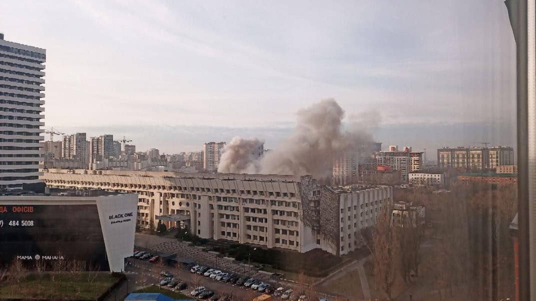 Последствия российской атаки по корпусу КНУ имени Тараса Шевченко, Киев, 31 декабря 2022 года