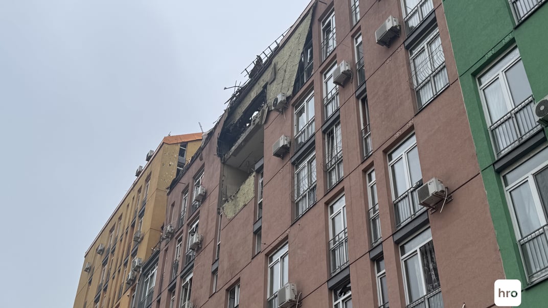 Один из домов в Киеве, поврежденный в результате ночной атаки