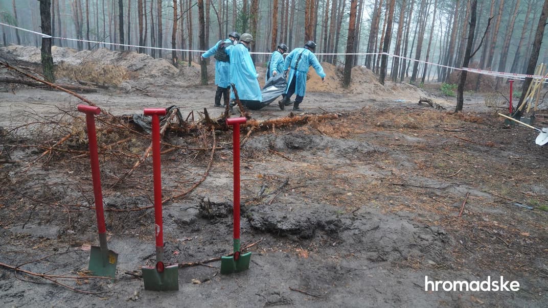 Эксгумация тел с места массового захоронения под Изюмом, 16 сентября 2022 года