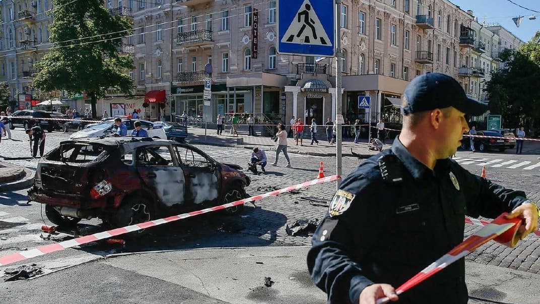 Слідчі дії на місці вибуху автомобіля журналіста Павла Шеремета, Київ, 20 липня 2016 року