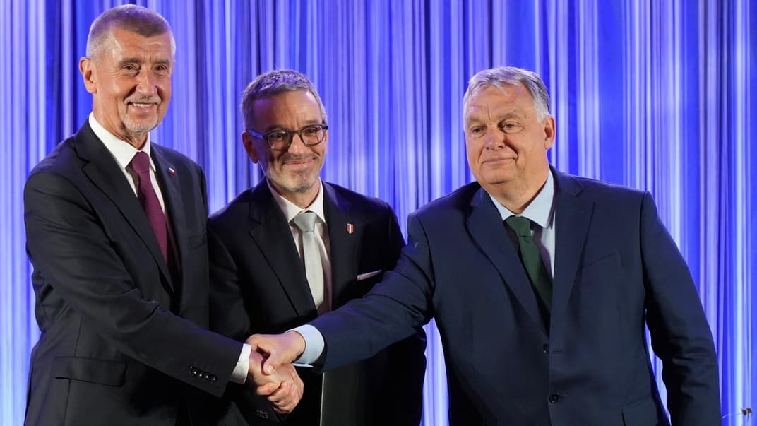 Бывший глава чешского правительства Андрей Бабиш (слева), австрийский политик Герберт Кикль (посередине) и премьер-министр Венгрии Виктор Орбан