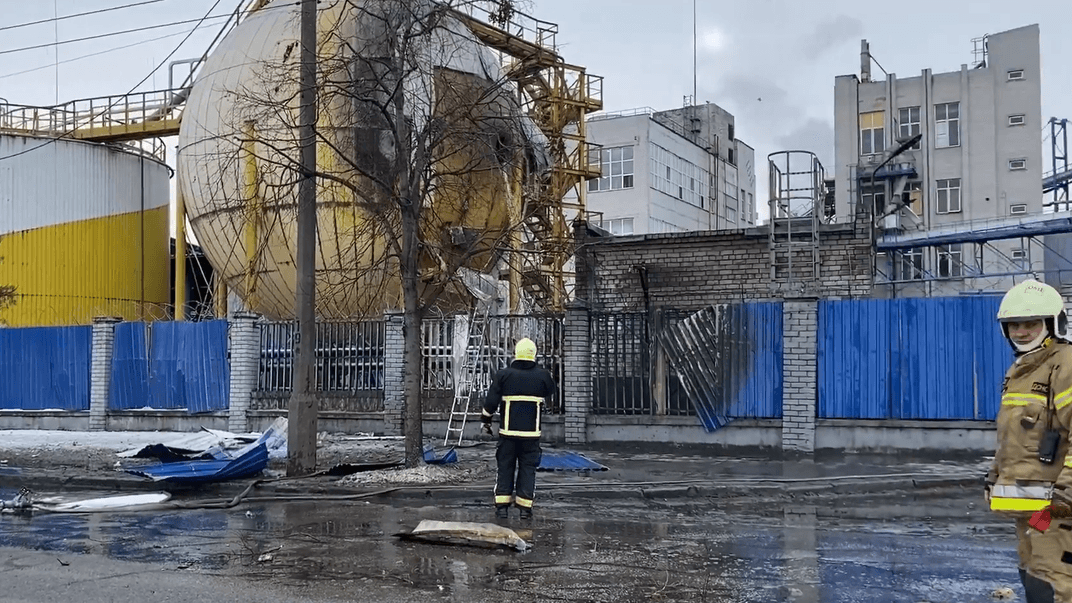 Последствия удара по заводу в Днепре