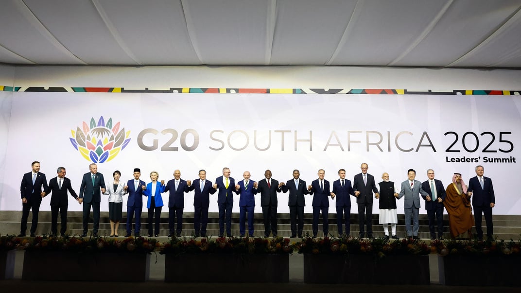 Лідери країн G20 позують під час відкриття саміту в Йоганнесбурзі, 22 листопада 2025 року