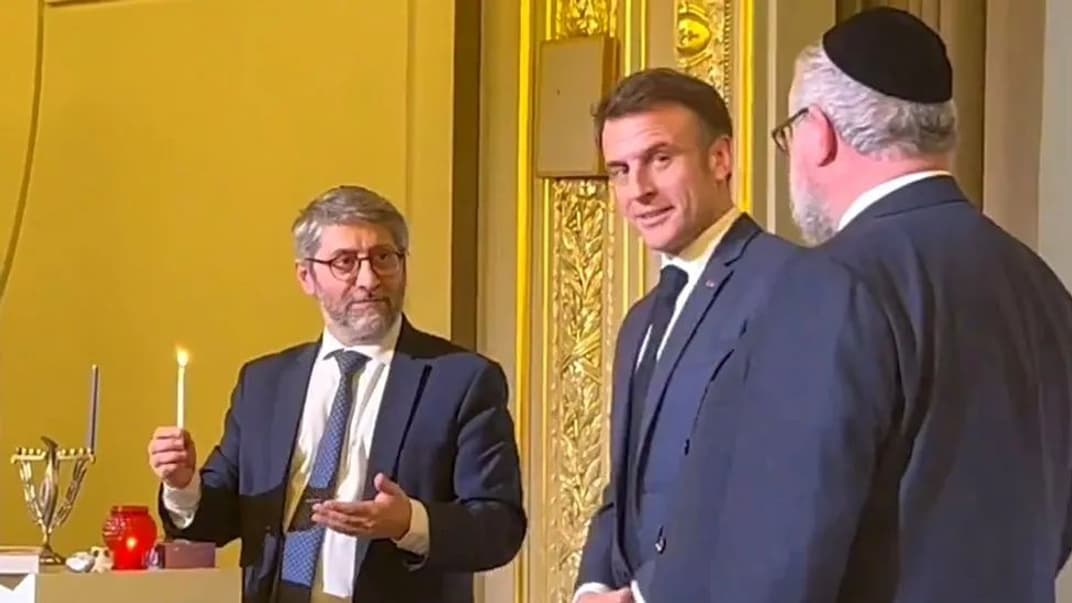 Скриншот із відео єврейської церемонії в Єлисейському палаці, 7 грудня 2023 року