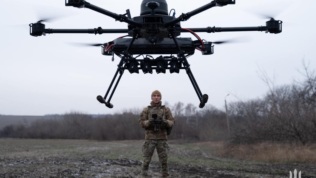 Військовий із дроном