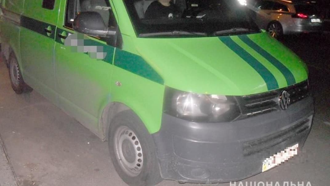 У Києві чоловік пограбував інкасаторську машину, поки інспектори заправляли банкомат