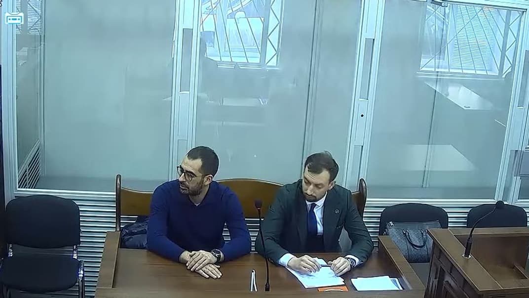 Депутат Олександр Трухін (ліворуч) під час судового засідання 22 лютого 2023 року