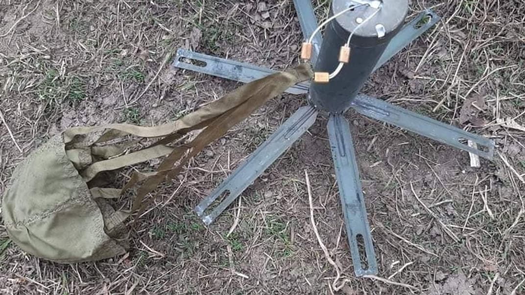 На Харківщині окупанти мінували землю новітніми протипіхотними мінами — їх виробляють в рф, і вони заборонені