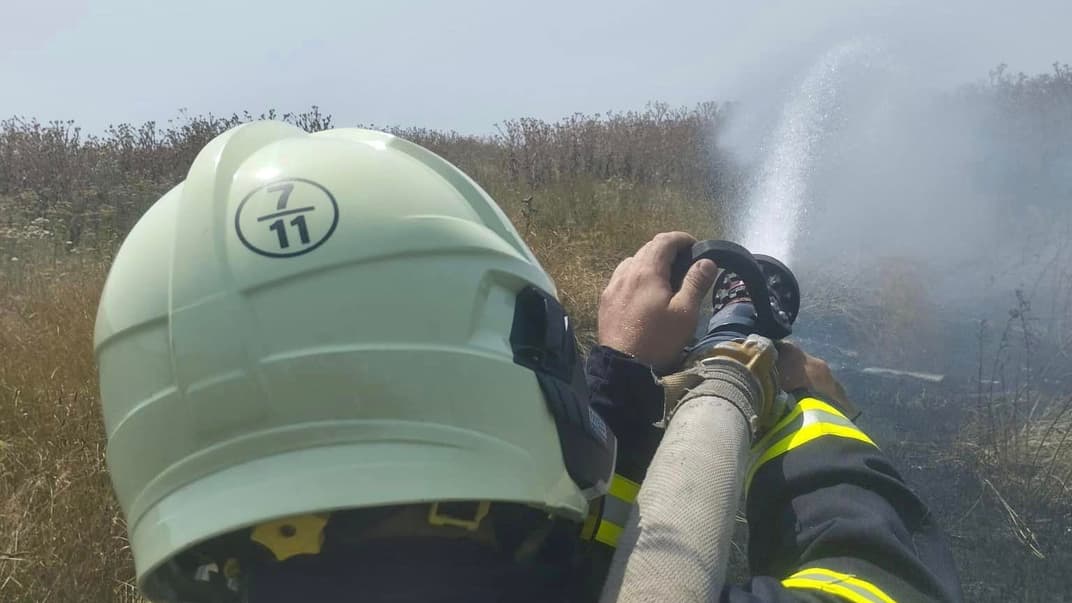 Рятувальники гасять пожежу на відкритих територіях Херсонщини, 26 липня 2023 року