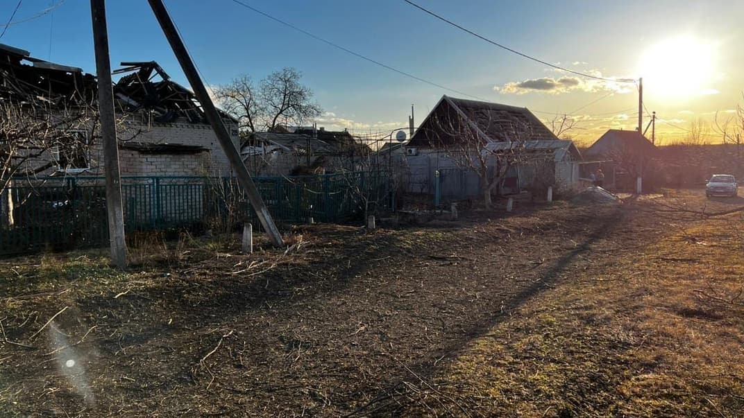 Наслідки російської атаки у передмісті Запоріжжя