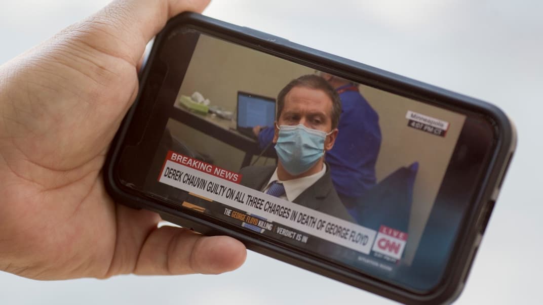 Колишній офіцер поліції Дерек Шовін під час оголошення його винним у вбивстві афроамериканця Джорджа Флойда, США, 20 квітня 2021 року