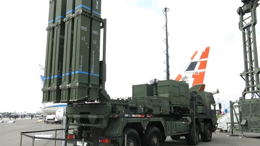 Иллюстративное фото. Установка IRIS-T SLM на базе грузовика MAN SX45