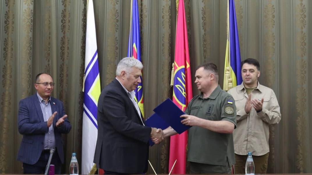 Представители Минобороны Украины и Baykar Makina заключили договор о строительстве в Украине сервисного центра по ремонту и обслуживанию беспилотников, 31 июля 2023 года