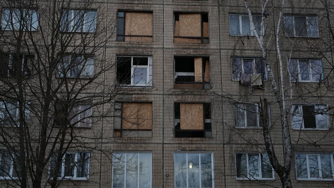 Последствия российского обстрела Кривого Рока 2 апреля 2025 года