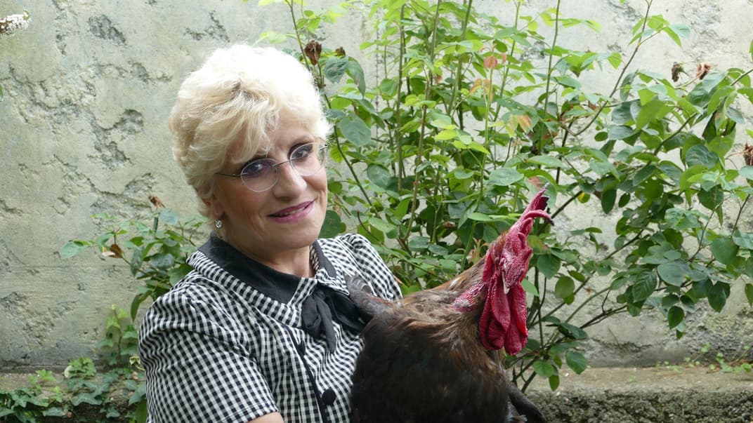 Коррин Фессо и ее петух Морис