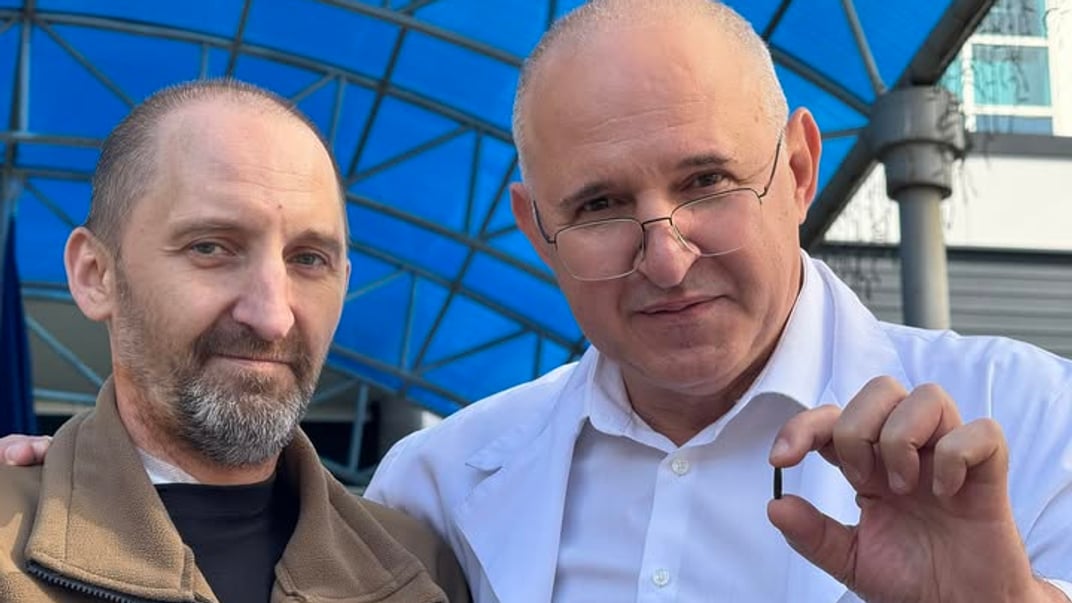 Парамедик Сергій Ковальов та директор Інституту серця МОЗ України Борис Тодуров