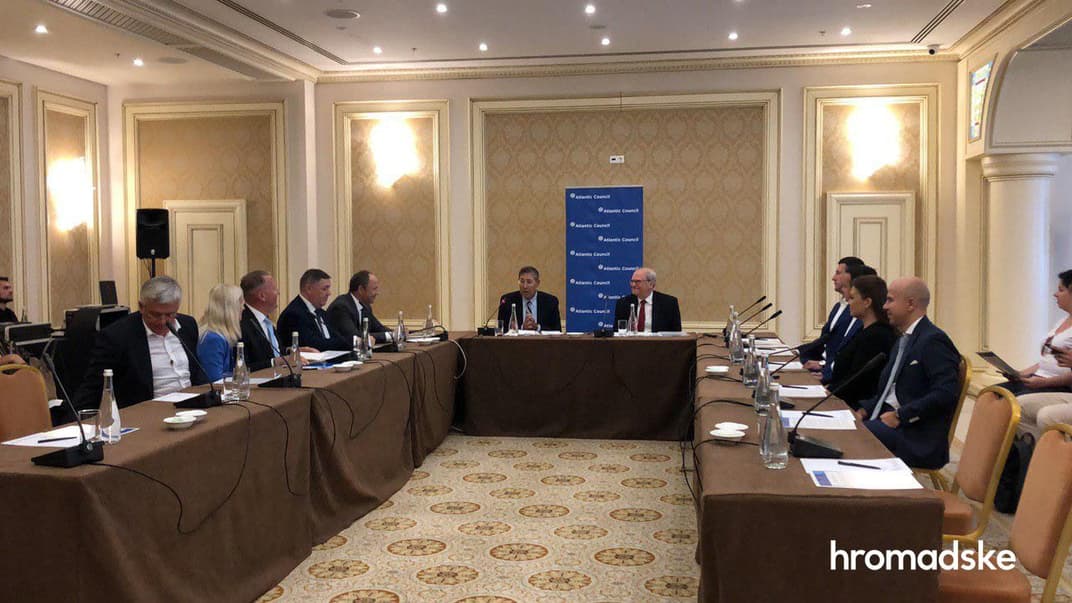 Прозрачная приватизация и поддержка конкуренции: украинские олигархи подписали меморандум с принципами ведения бизнеса