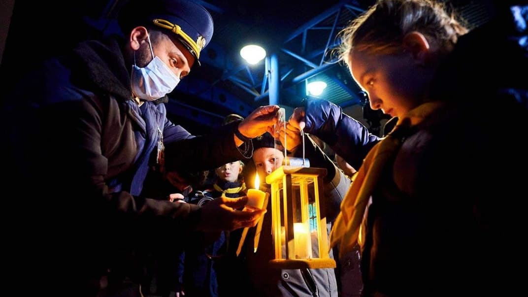 «Укрзалізниця» вперше розвезе Вифлеємський вогонь миру регіонами України