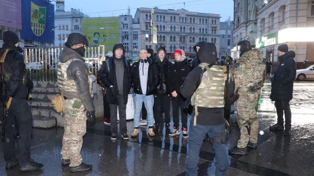Правоохоронці та підлітки, які хотіли влаштувати бійку в Харкові