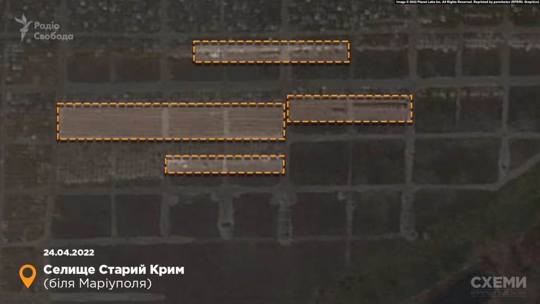 Супутниковий знімок масового поховання у селищі Старий Крим біля Маріуполя, 24 квітня 2022 року