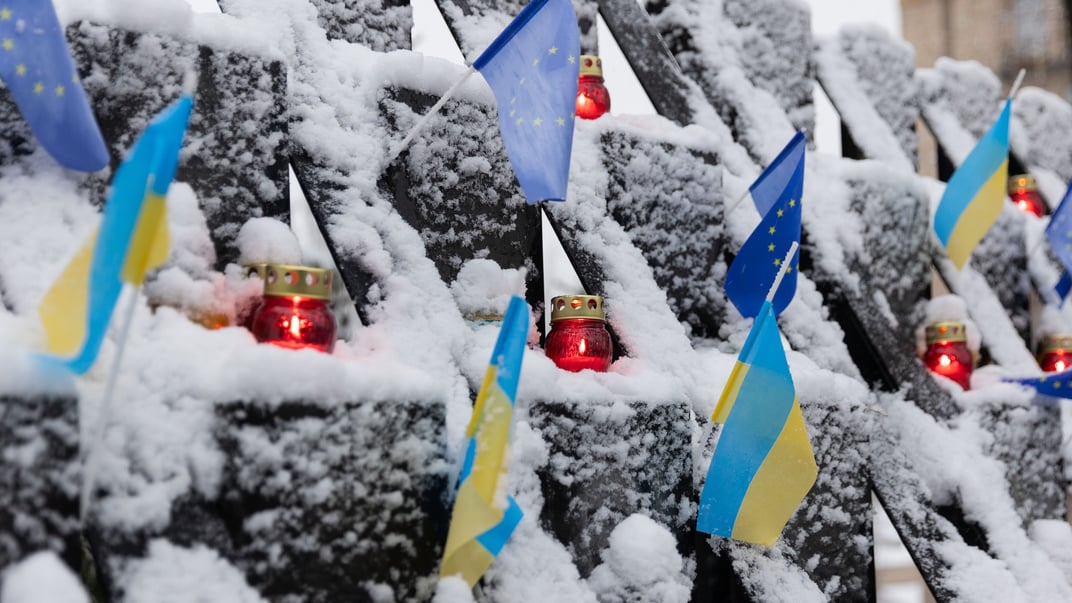 Лампадки на Аллее Героев Небесной Сотни в Киеве