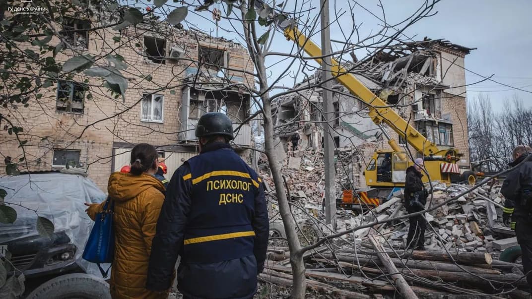 Последствия удара по дому в Селидово
