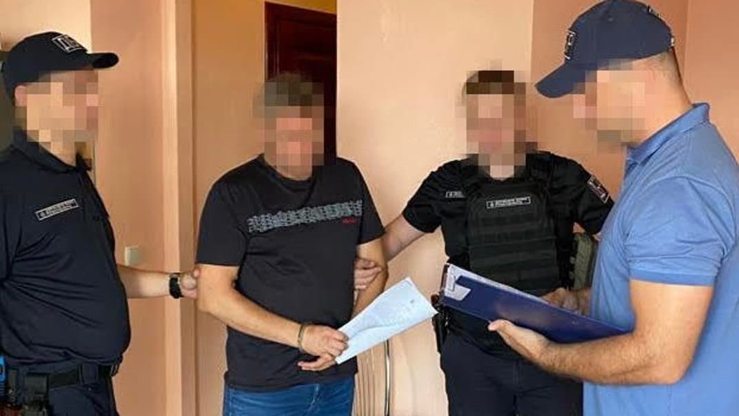 На Черкащині затримали працівника військкомату, який взяв хабар за звільнення від служби