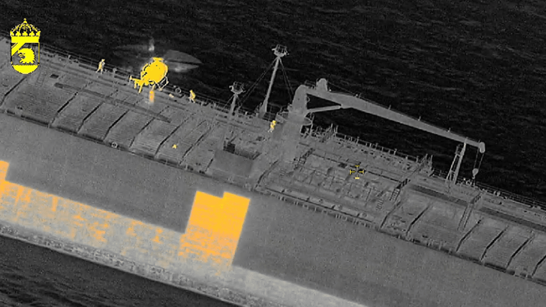 Шведська поліція та берегова охорона оглядають судно Sea Owl I