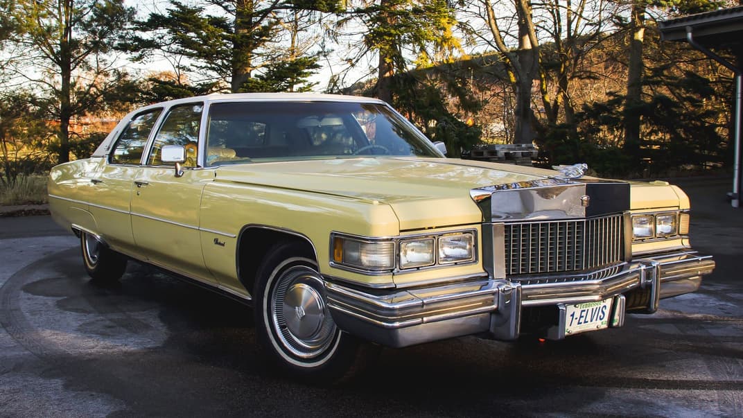 Эксклюзивный Cadillac Fleetwood Brougham 1975 года, принадлежавший «королю рок-н-ролла» Элвису Пресли