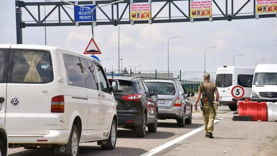 Ілюстративне фото. Автомобілі на кордоні